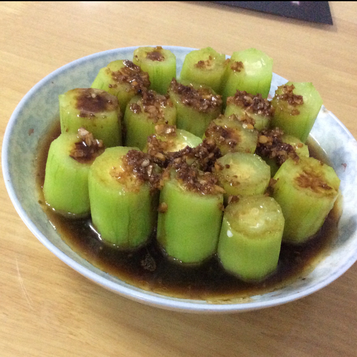 只需要五分钟就可以的美味蒜蓉蒸丝瓜