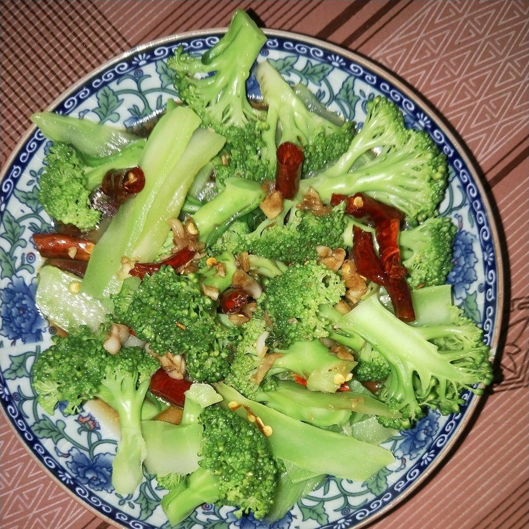 凉拌西兰花-辣的
