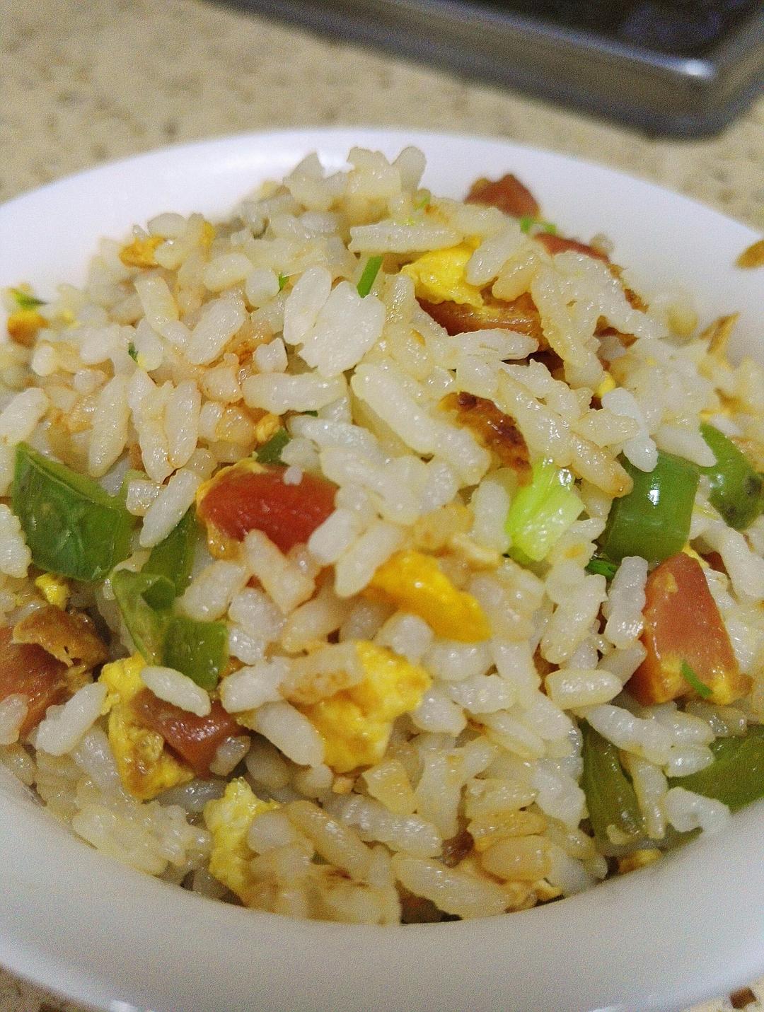 火腿肠蛋炒饭