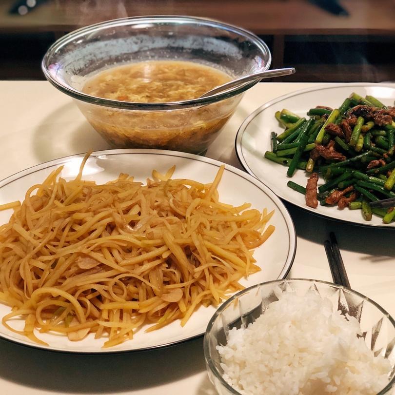 厨师长教你：“炝炒土豆丝”的家常做法，口感爽脆