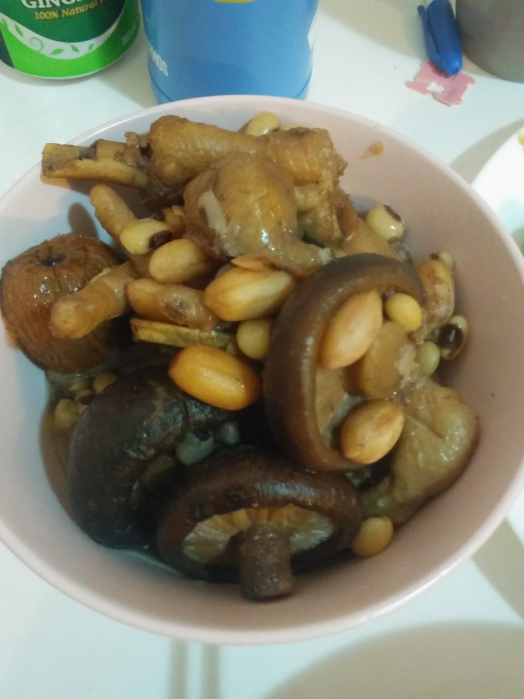 花生眉豆鸡脚汤