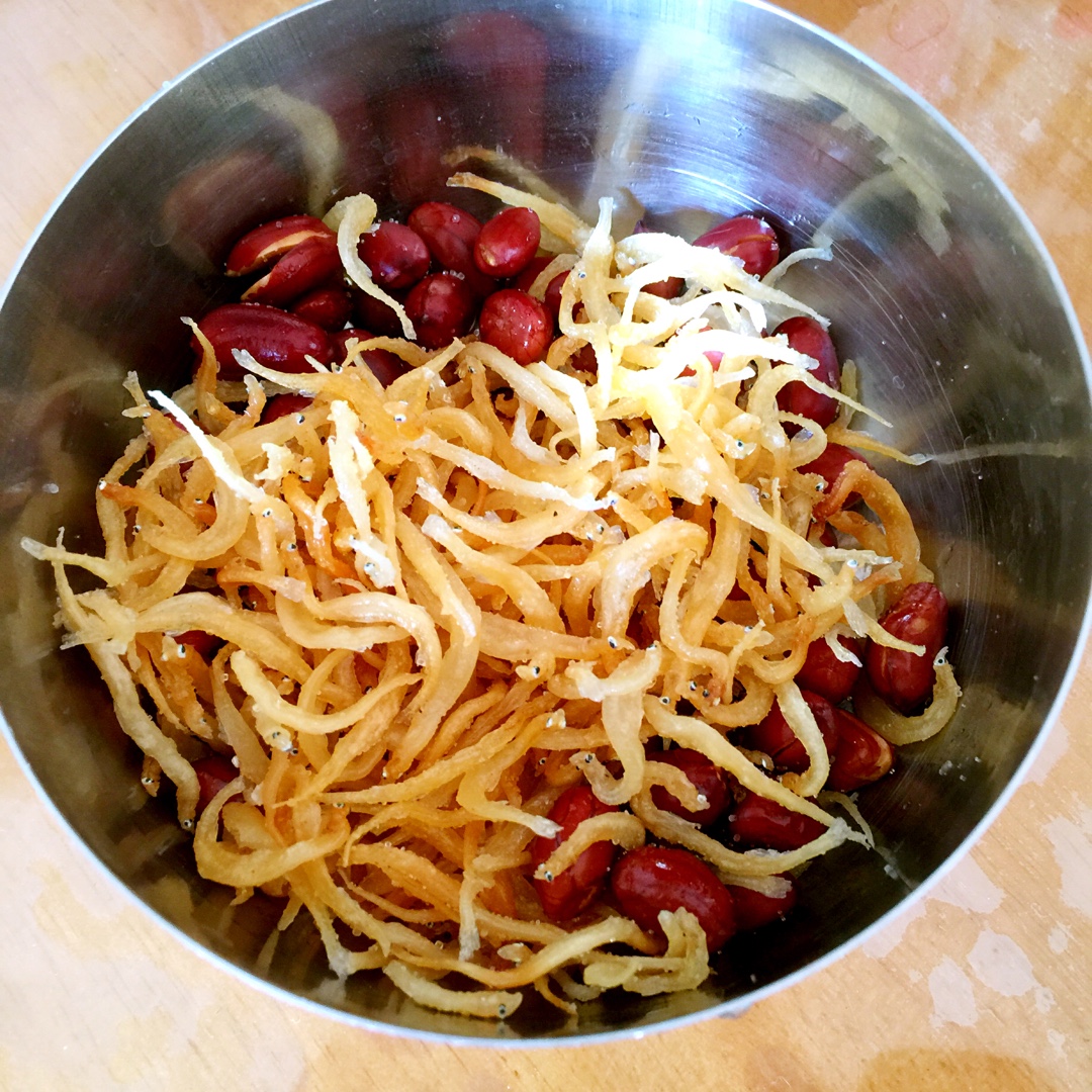 w红豆圈圈做的银鱼花生米