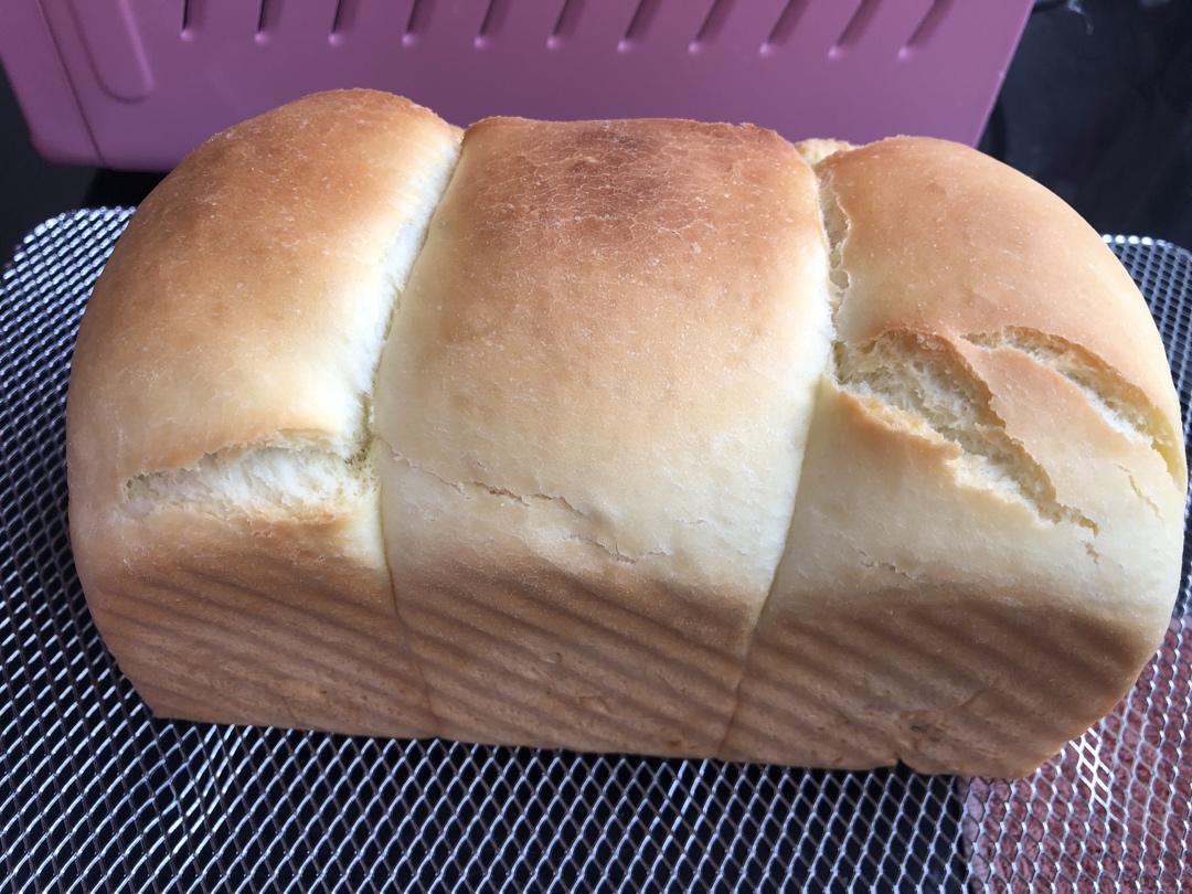 用烤箱自己做面包--手工牛奶吐司面包