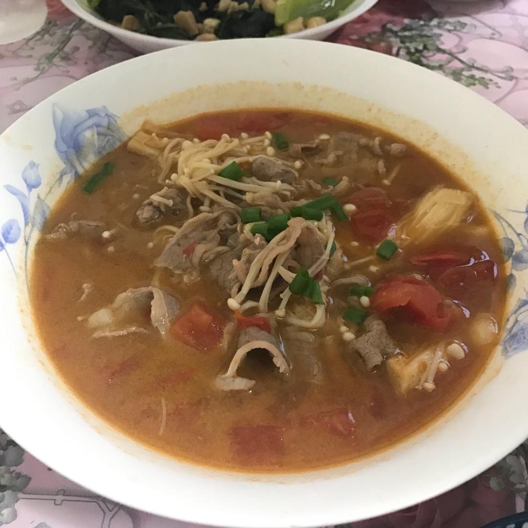 金针菇肥牛番茄锅