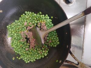 牛肉末炒豌豆的做法 步骤6