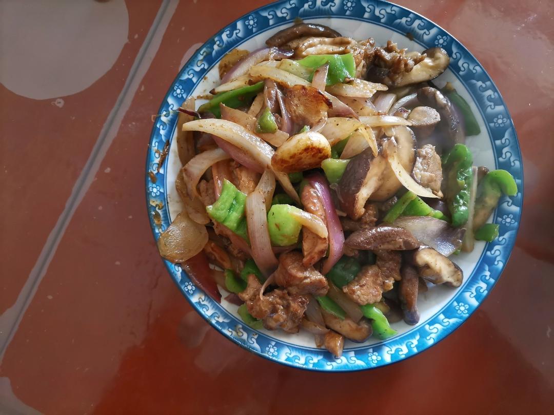 超级好吃的黑椒蒜粒洋葱炒牛肉粒