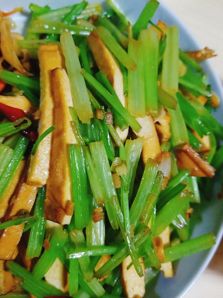 芹菜炒香干