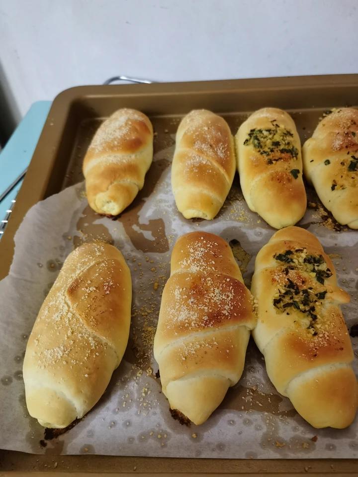 蒜香芝士海盐卷｜盐面包｜盐可颂