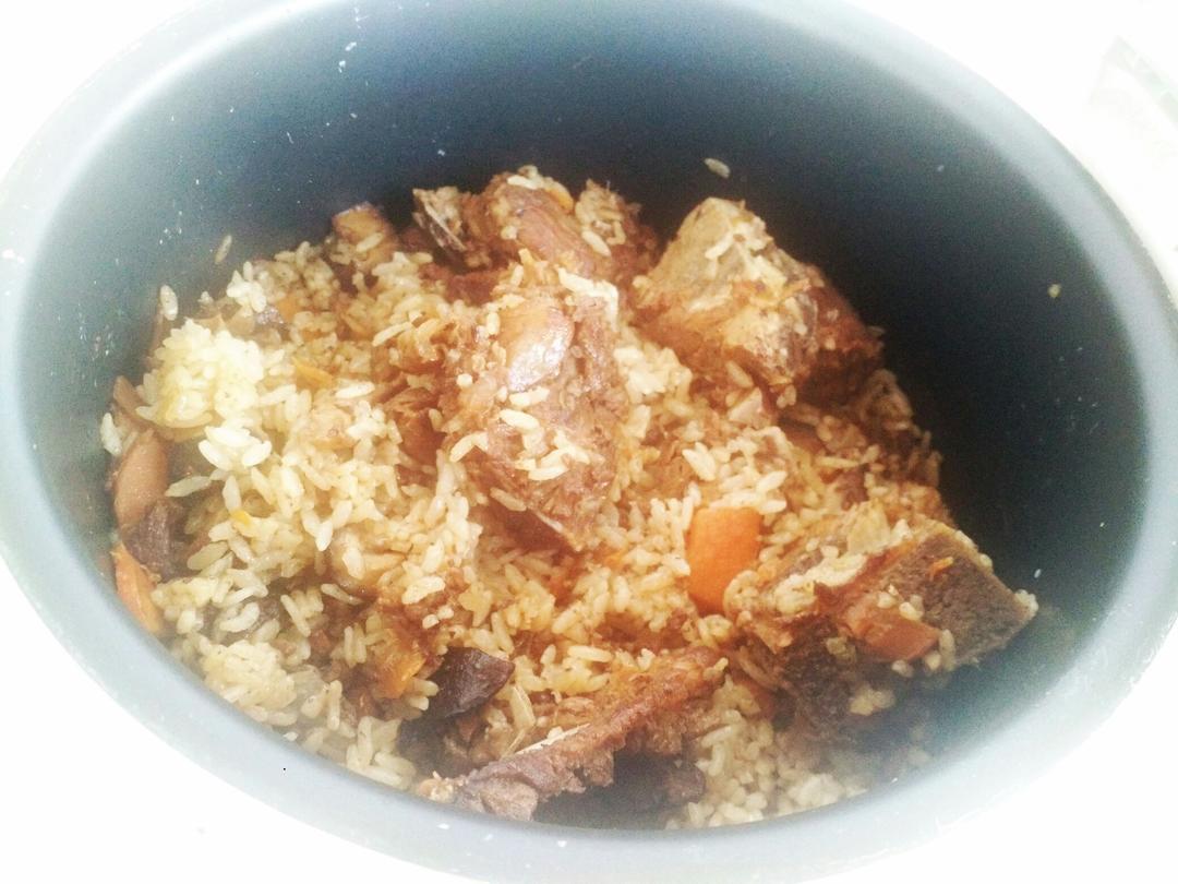 喷香排骨焖饭（爆好吃）
