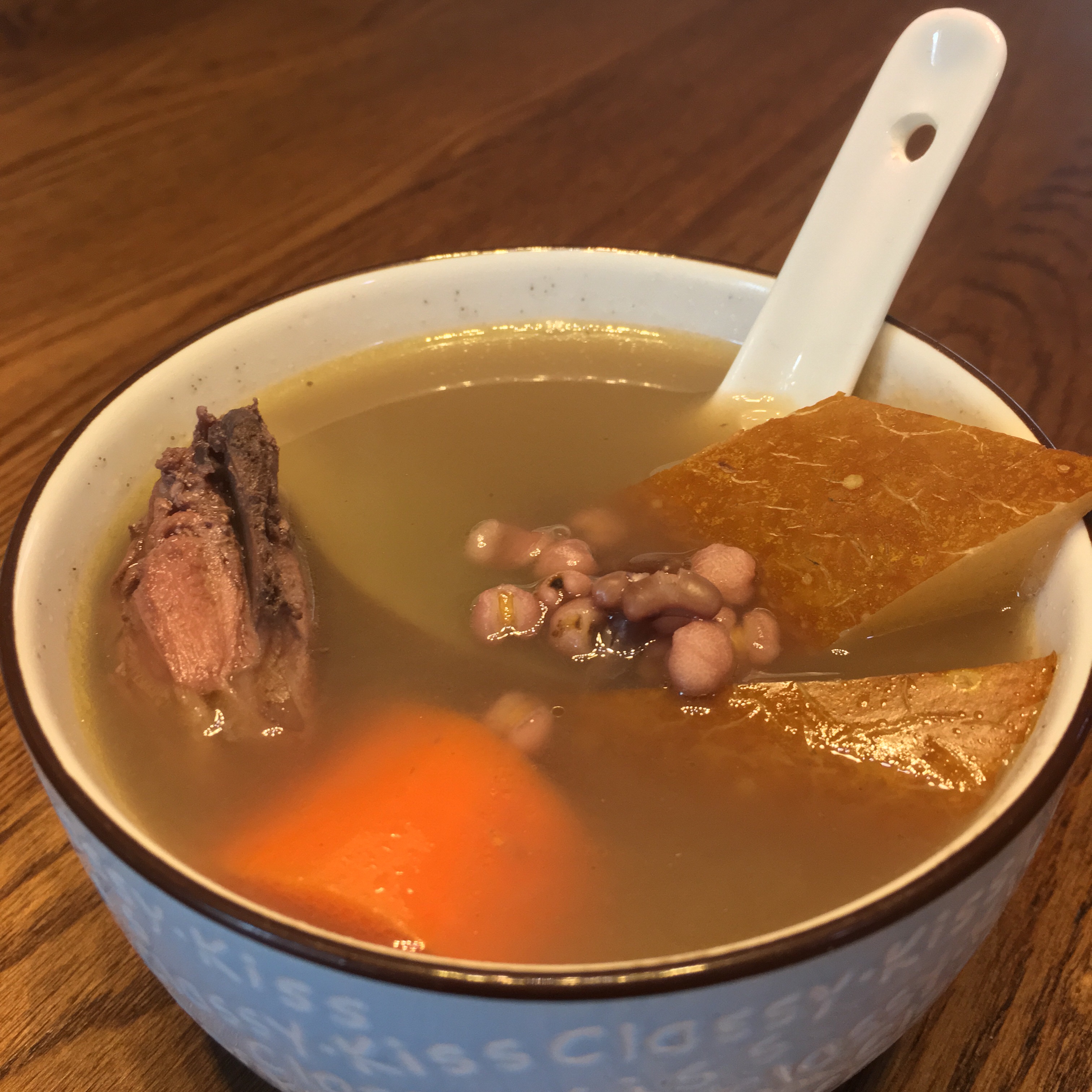 广东汤水之三                            袪湿利水金山老黄瓜猪骨汤的做法 步骤3