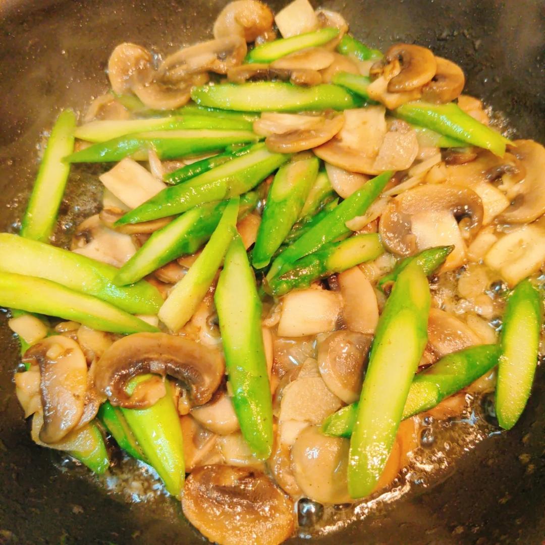 教你做最好吃的芦笋炒蘑菇 新手速get！