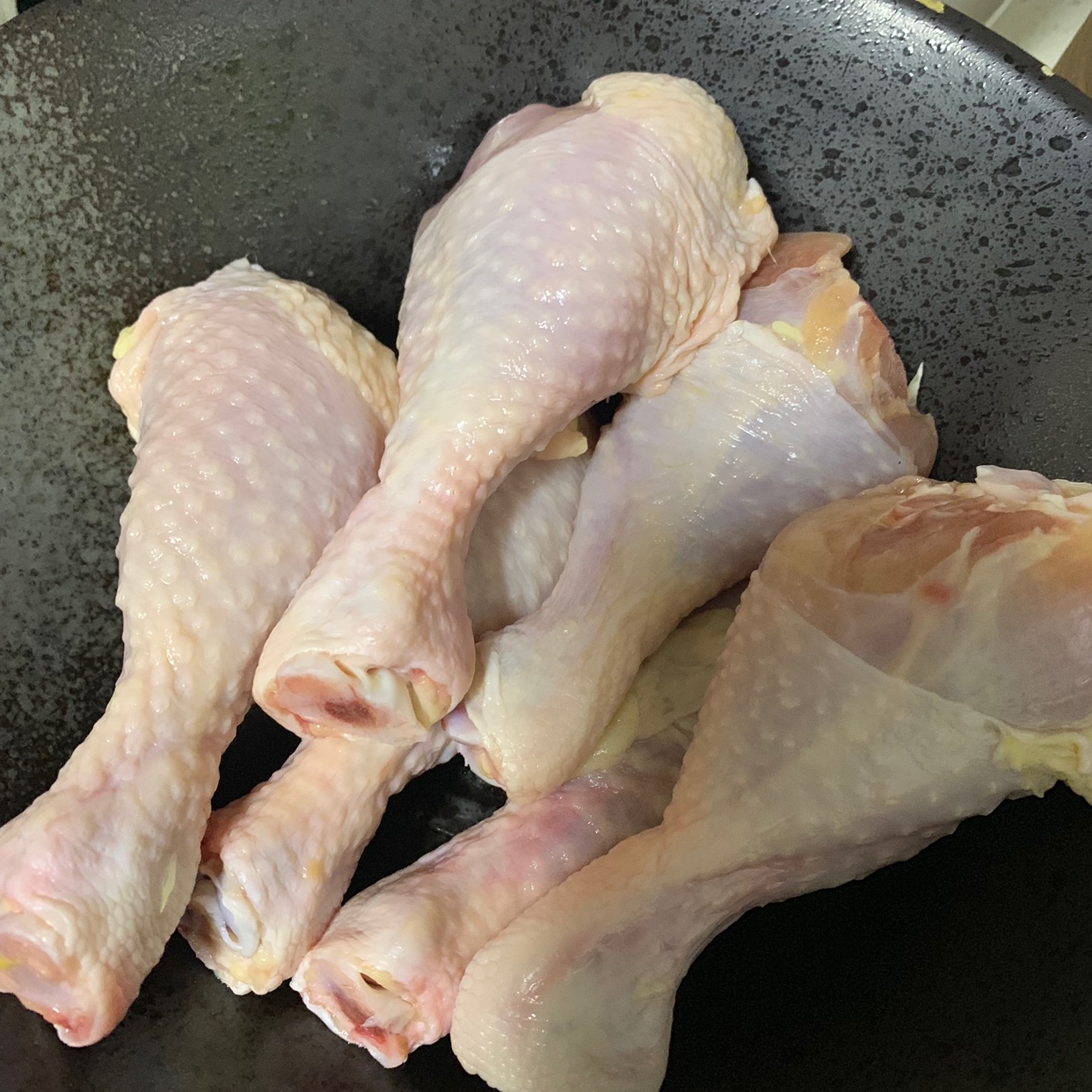 电饭煲焗鸡腿的做法 步骤1