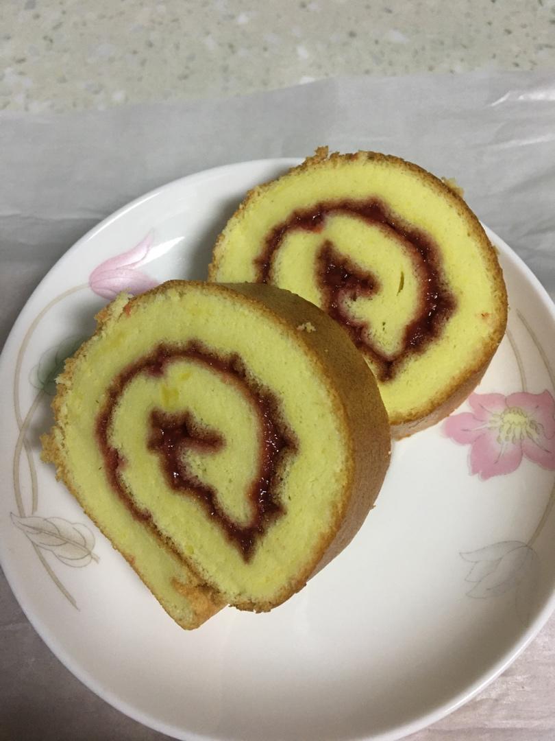 草莓酱蛋糕卷