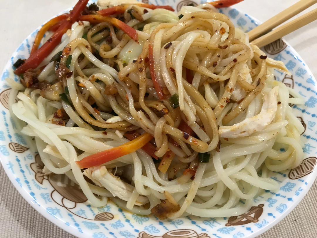 酸辣开胃的鸡丝凉拌面🍜一次一碗吃不够❗️❗️