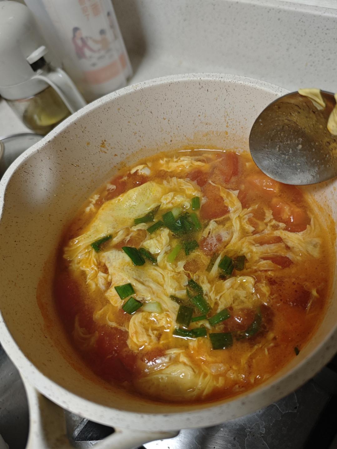 【跟我做不会错】简单又好喝的西红柿鸡蛋汤，家常又营养哦