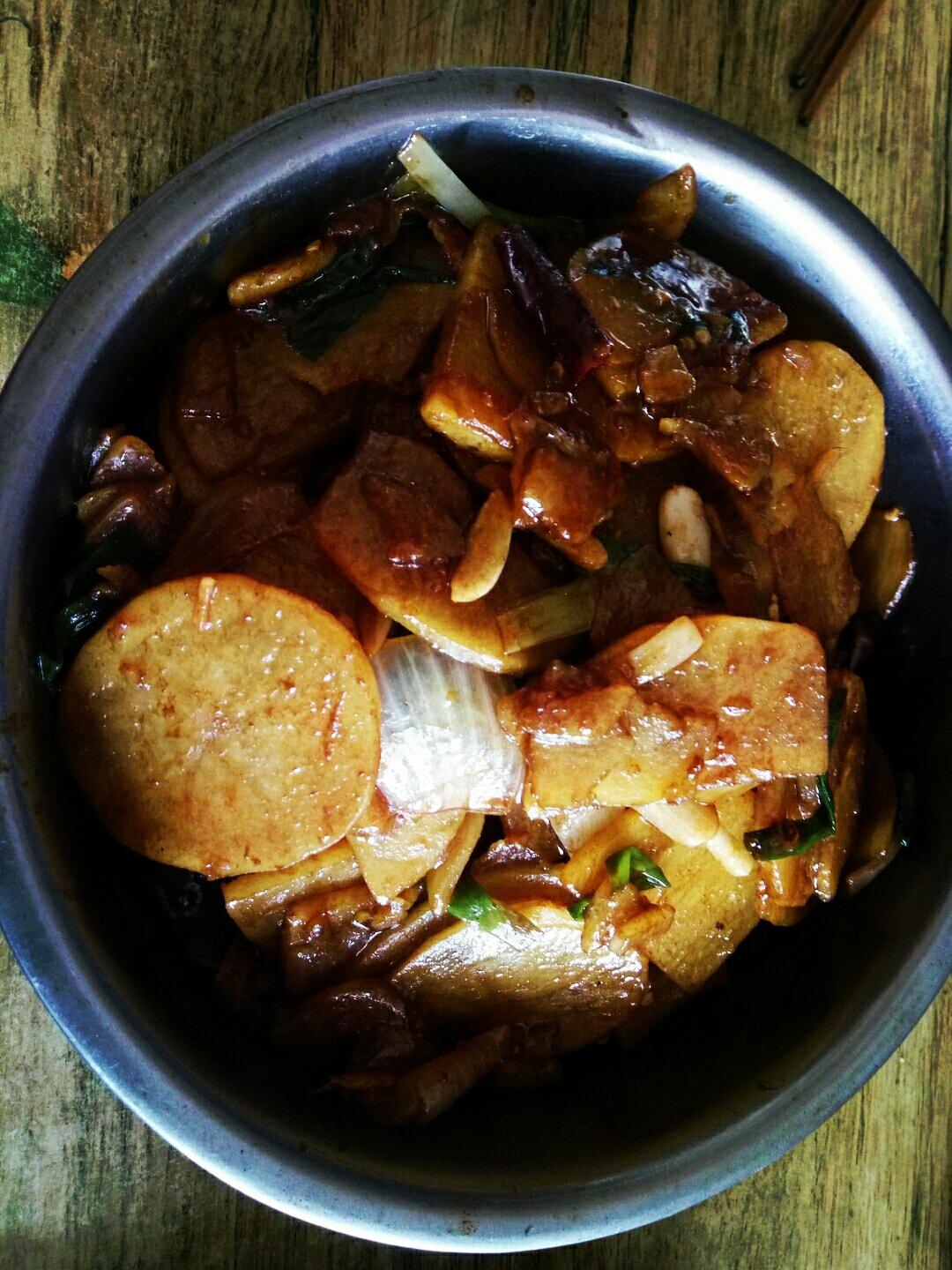 边吃边流泪的「孜然土豆片」