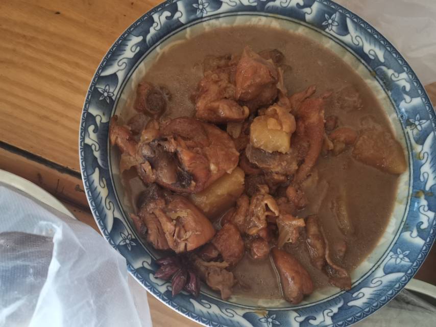 鸡腿炖土豆 上桌秒空盘 汤都喝干了！