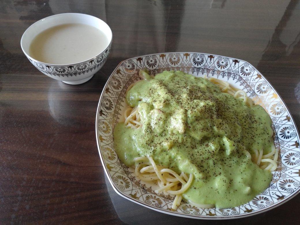 小清新牛油果火腿意面