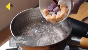 【广式糖水铺】解决芋圆搓不成团的难题的做法 步骤15