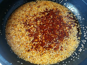 比卫龙还好吃的豆皮卷辣条的做法 步骤9