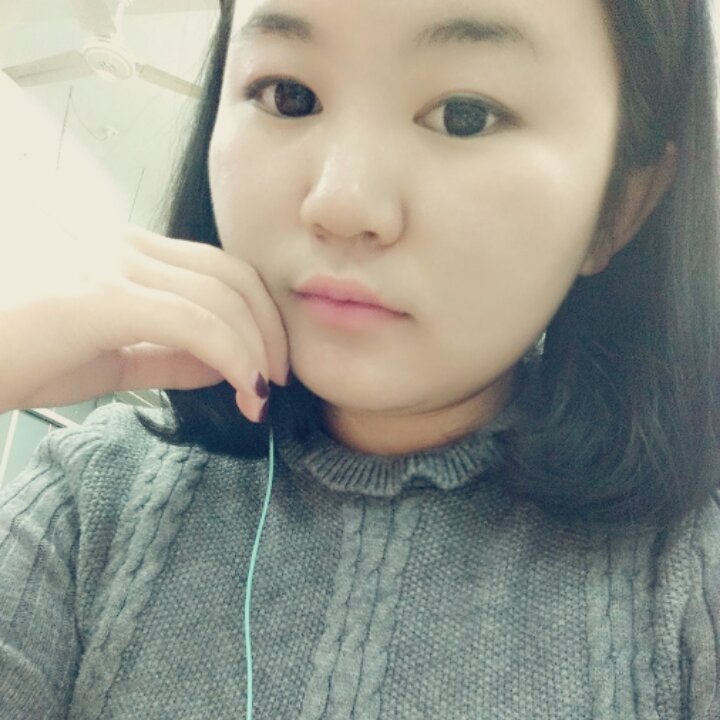 拥抱太阳的美少女