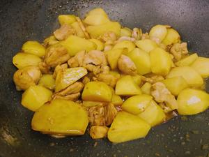 超好吃の土豆炒鸡腿的做法 步骤5