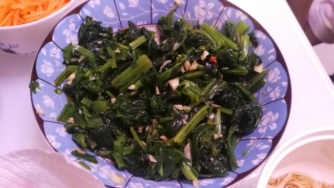 凉拌菠菜(家传秘方)