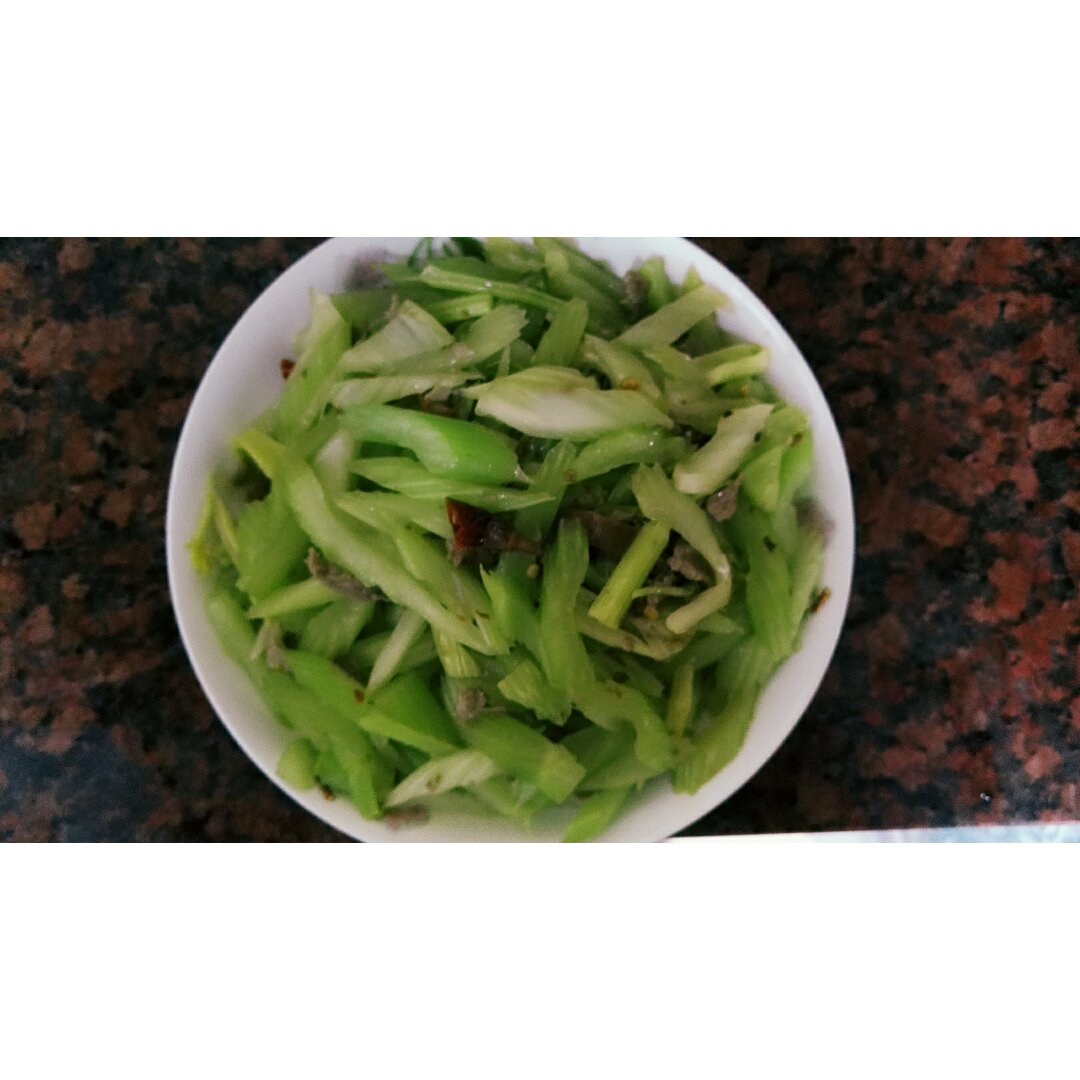 芹菜炒肉