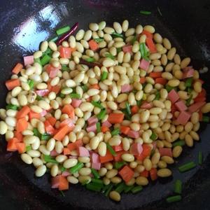 时蔬炒黄豆的做法 步骤5