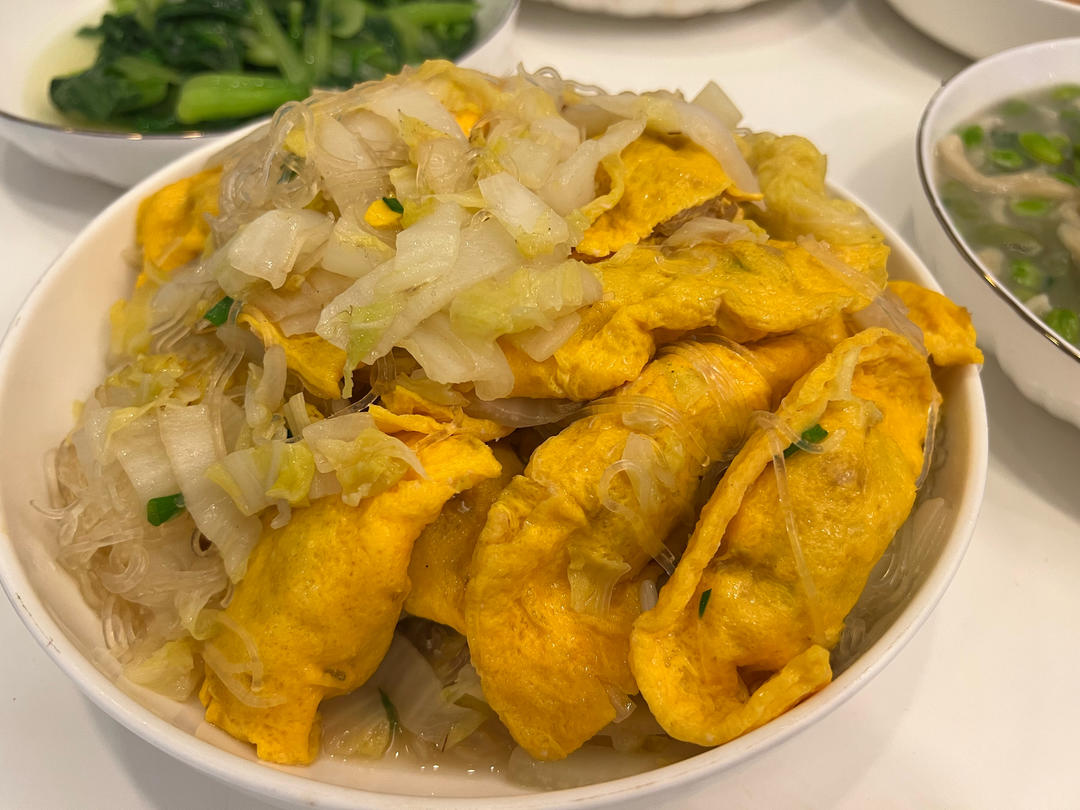 一品全家福（萝卜白菜粉丝蛋饺煲）