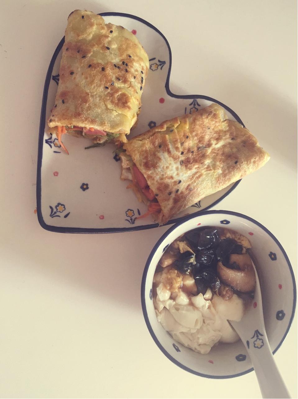 家庭版煎饼果子---快手健康早餐，利用家里现有材料