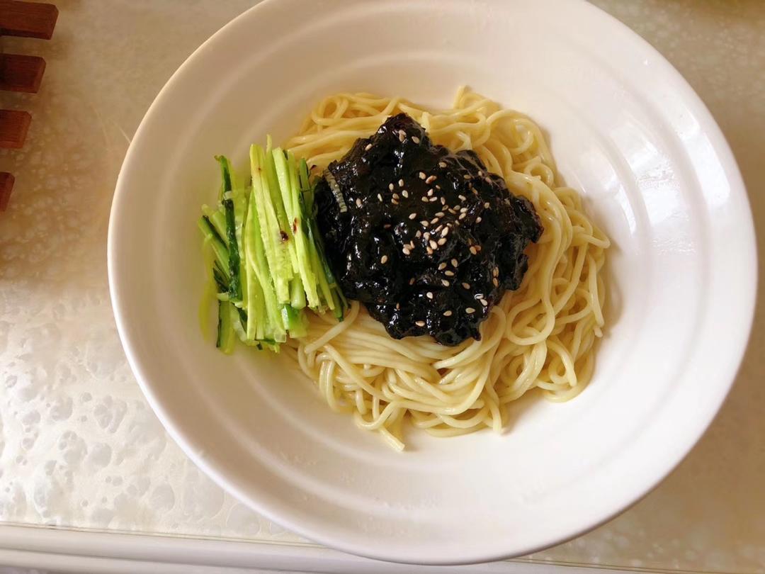 黄姑凉de煮食日常做的韩式炸酱面