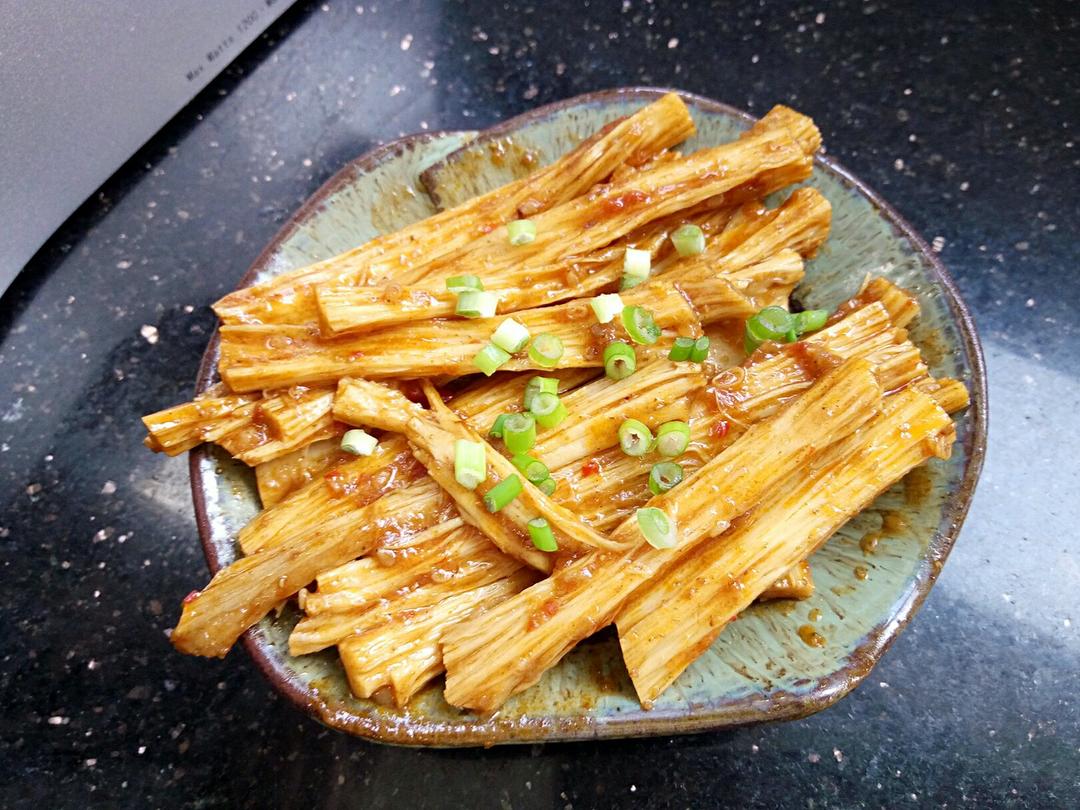 电饭锅香辣牛板筋