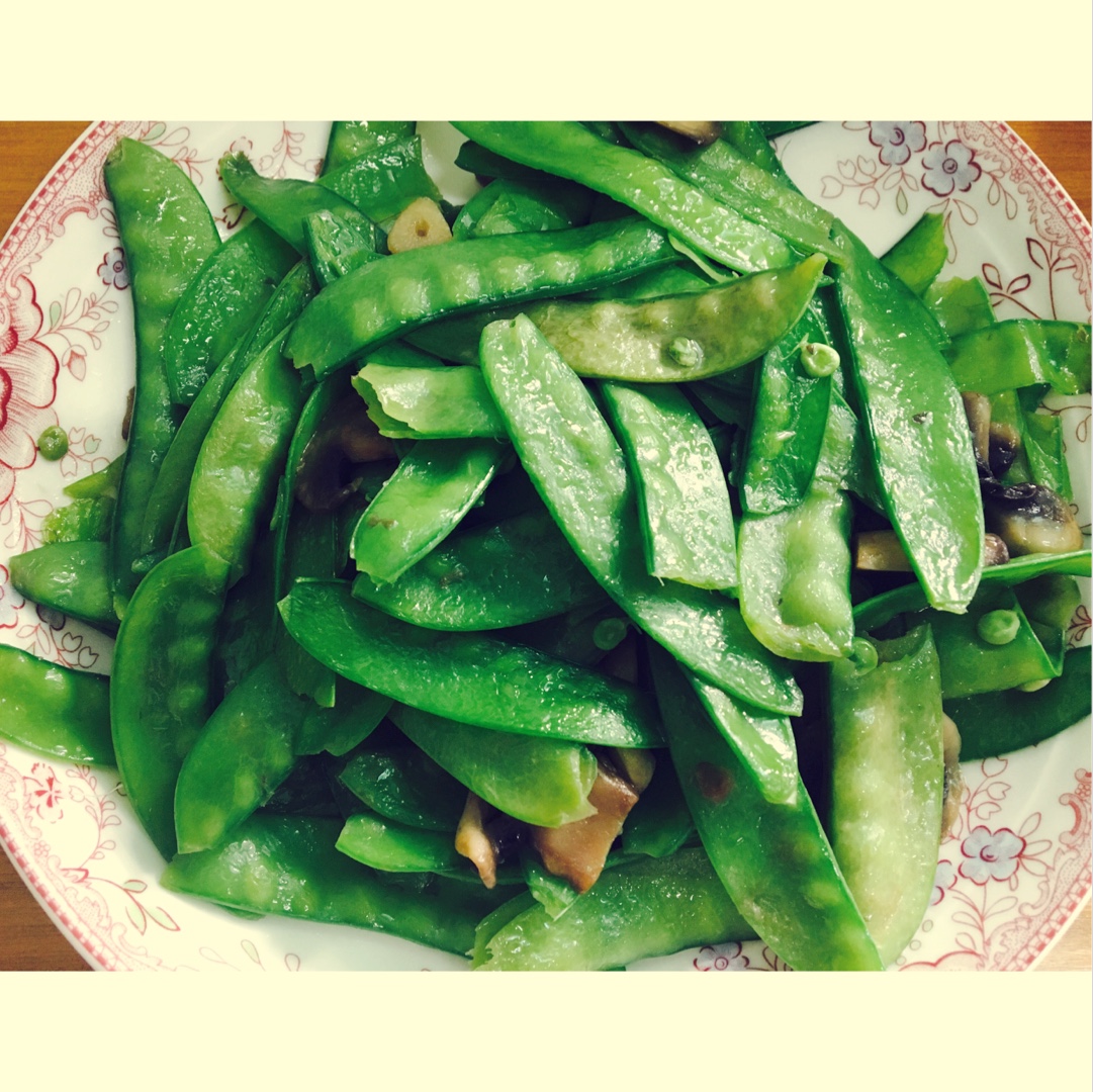 不用味精都很清香的蔬菜丨香菇炒荷兰豆 · 圆满素食