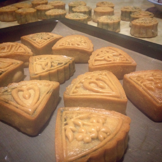 广式月饼—蛋黄莲蓉月饼