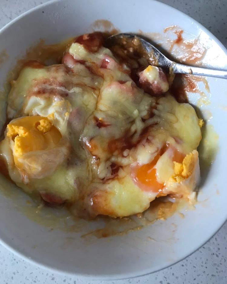 只需摆好材料去微波！惊艳全家的早餐端上桌：香肠奶酪烘蛋