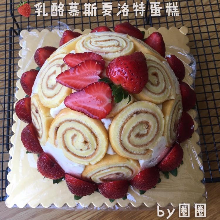 草莓慕斯夏洛特蛋糕
