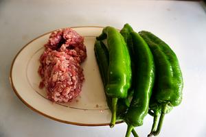 肉酿青椒的做法 步骤1