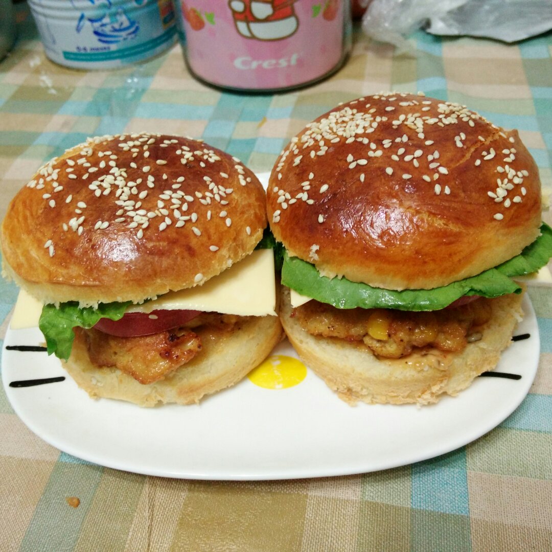 小猪猪爱说笑做的肯德基早餐汉堡轻松在家做 ---『玉米鸡肉堡』