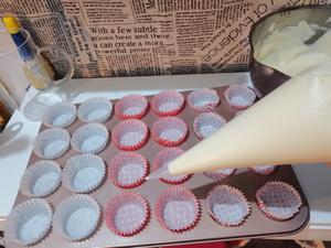 酸奶🧁纸杯蛋糕（附不开裂秘诀）的做法 步骤32