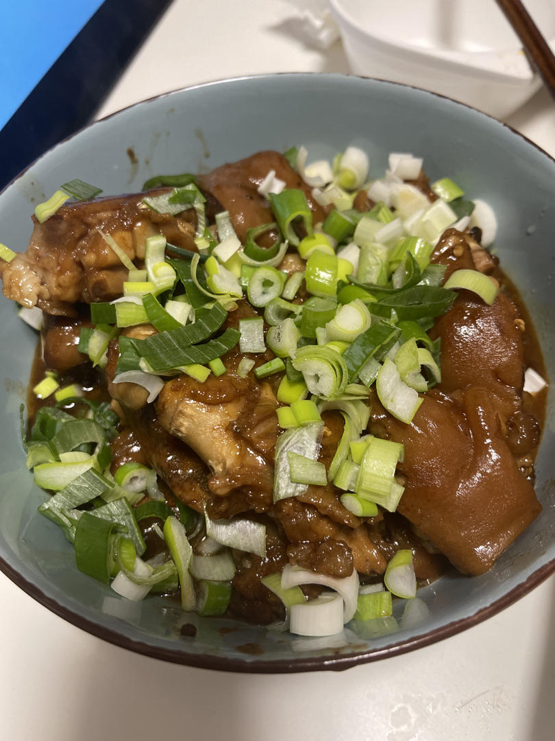 红烧猪蹄，酱香味，超级过嘴瘾的卤猪蹄