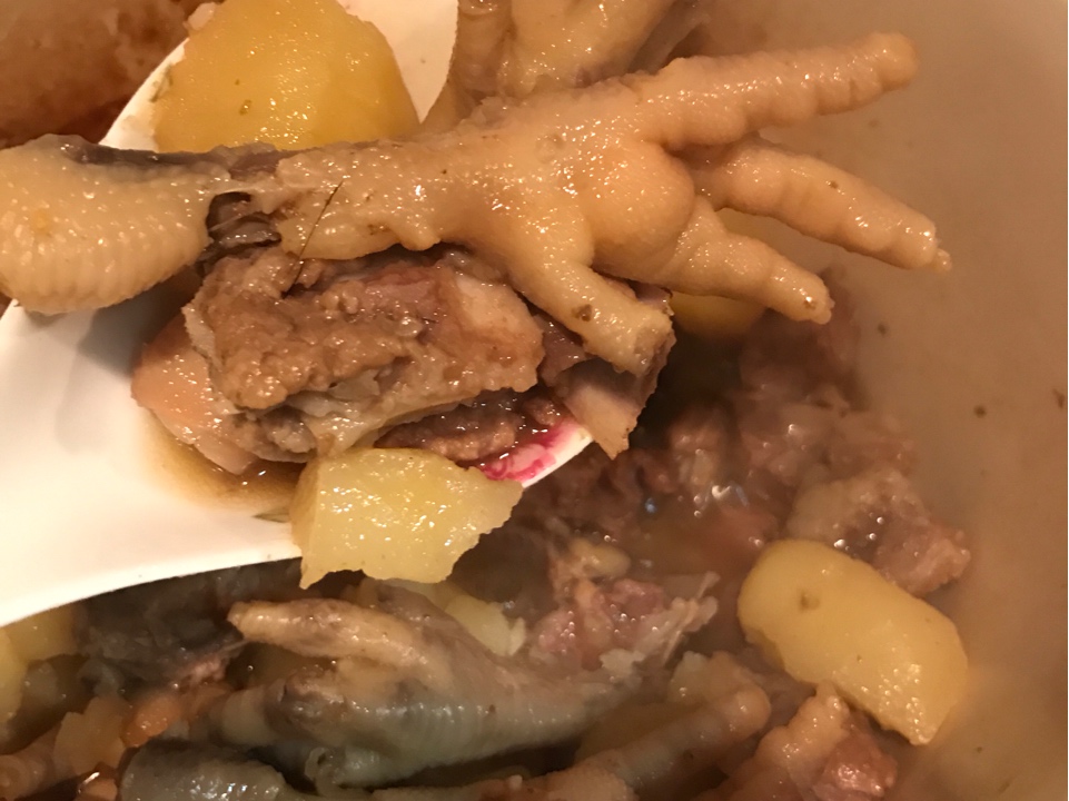 排骨鸡脚焖马铃薯的做法