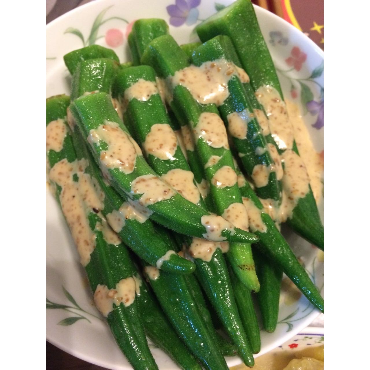 沙拉汁拌秋葵