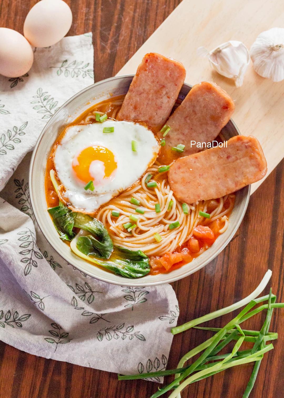 超开胃的午餐肉番茄浓汤面🍜每天都想来一碗的做法