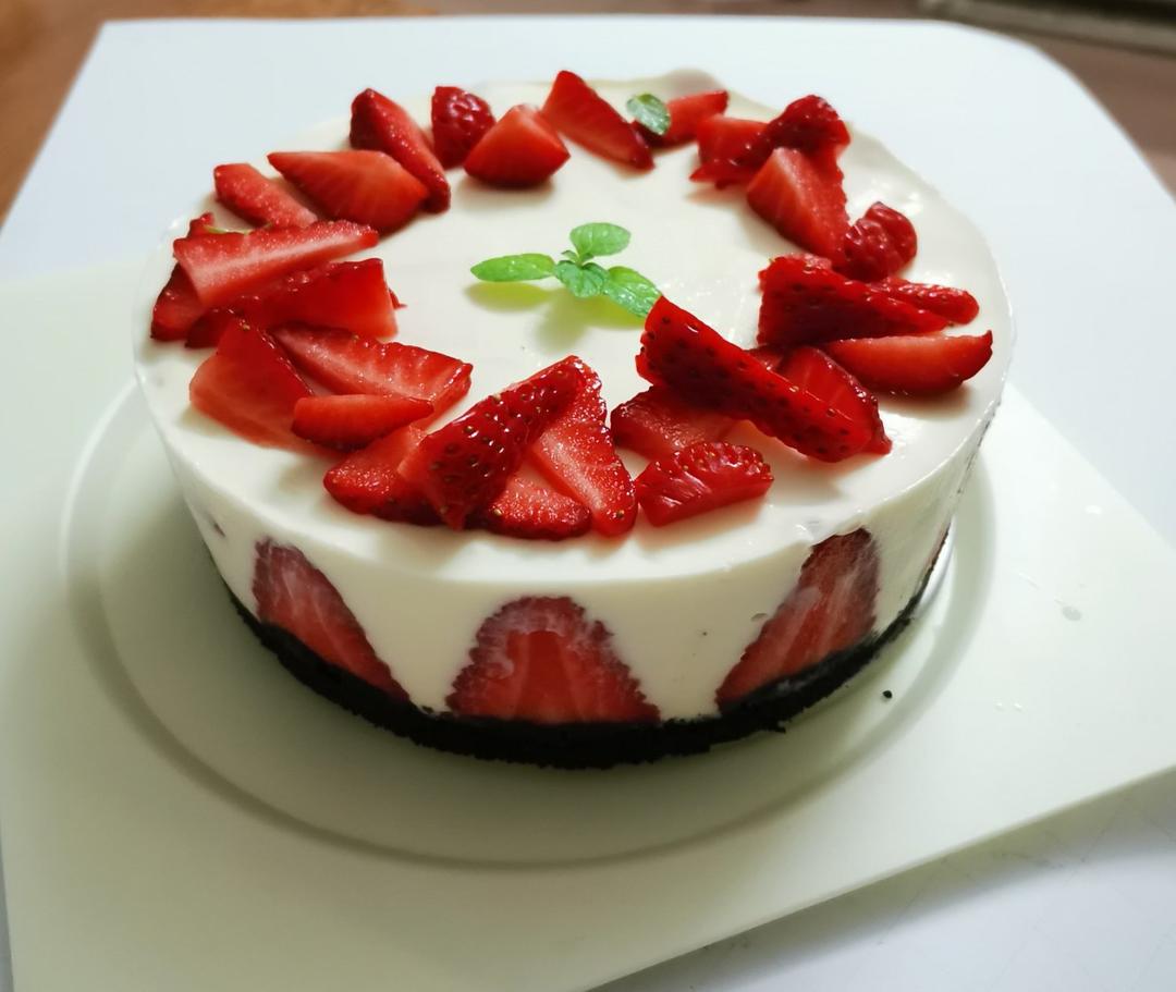 奥利奥草莓酸奶慕斯蛋糕（6寸）