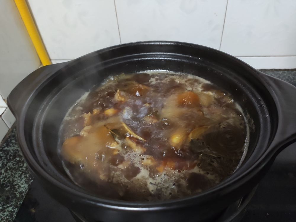 支竹牛腩煲的做法 步骤4