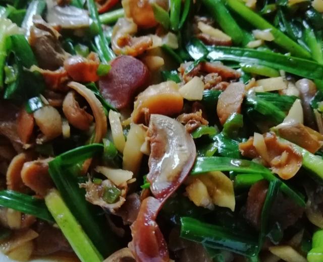 韭菜炒河蚌肉