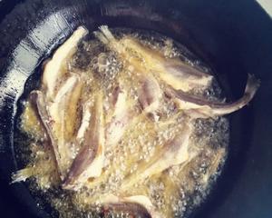 熏黄花鱼（黄花鱼罐头）的做法 步骤3