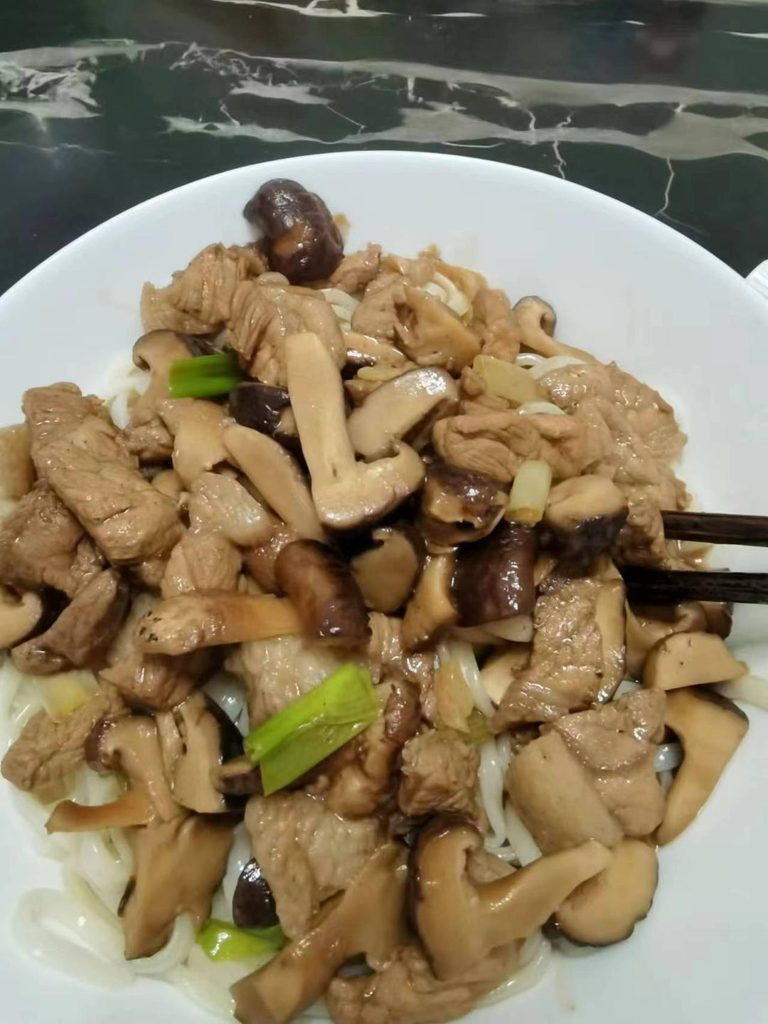 香菇肉酱拌面