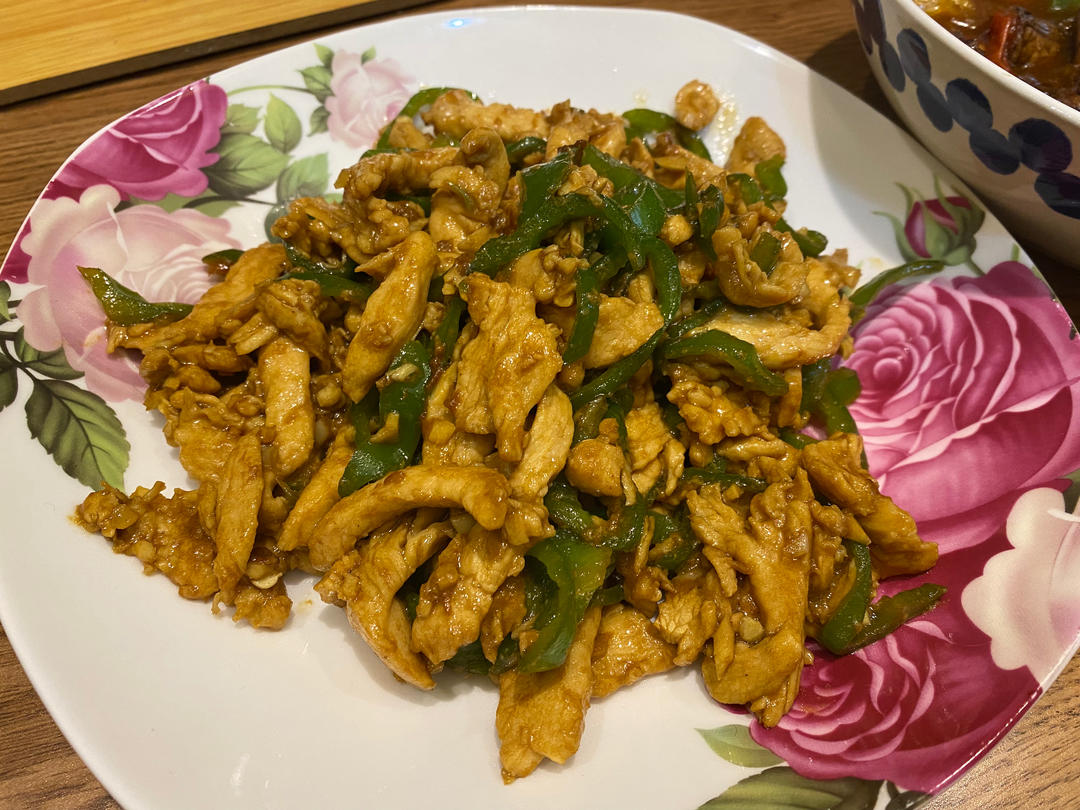 巨好吃的青椒炒鸡胸肉丝，超下饭